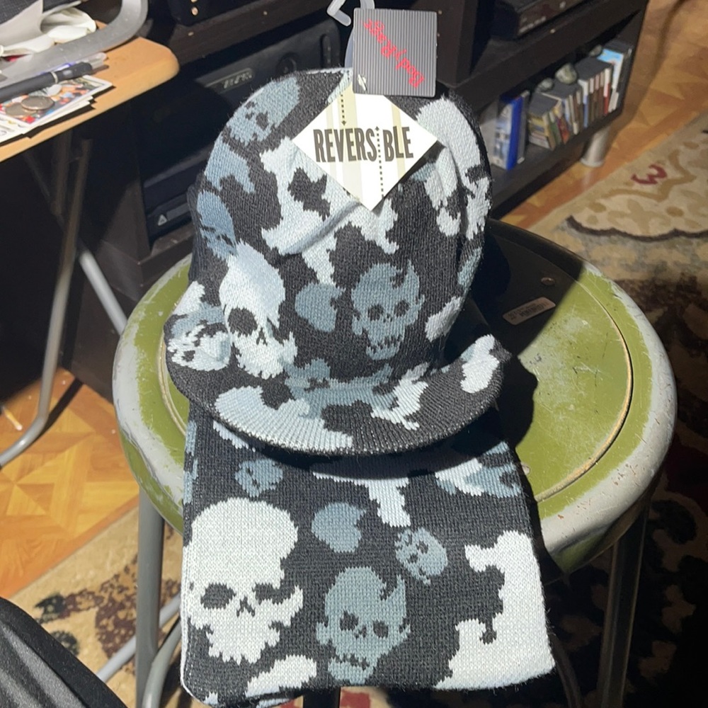 Body Rage CAMOUFLAGE SKULLS Reversible Beanie & 🧣Scarf 🧣Era Y2K-2009 RARE VHTF